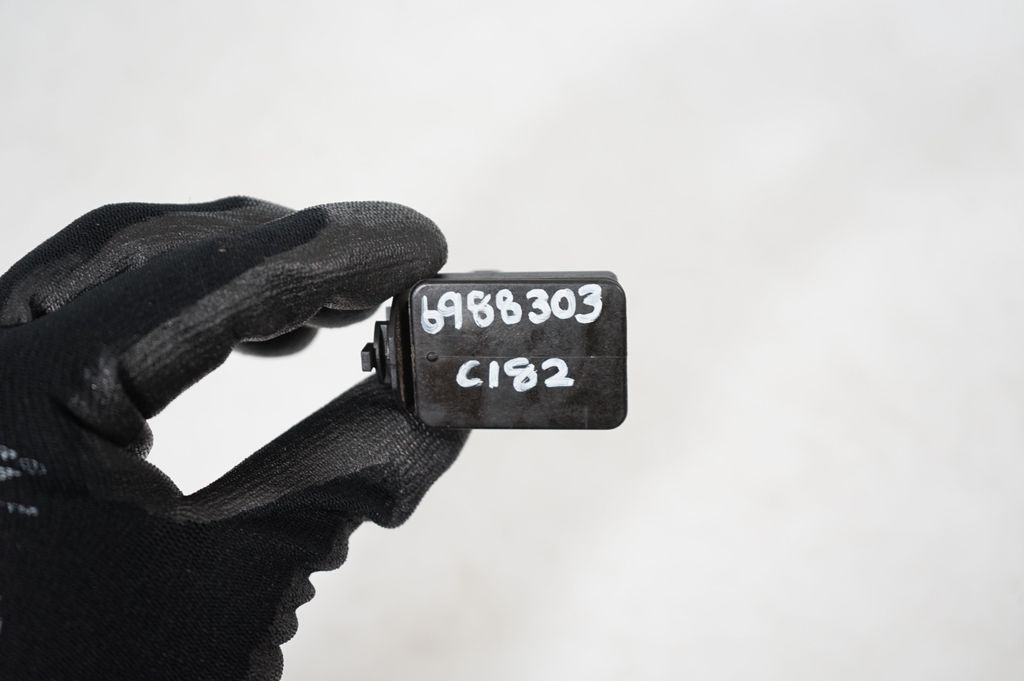 Air pressure sensor (7)