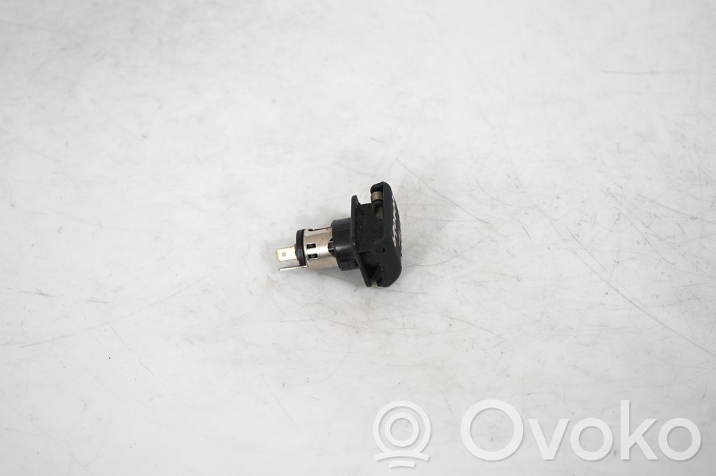 12 V Socket (rear) (4)