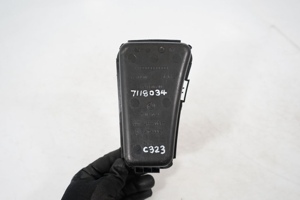 Gear shifter surround trim plastic (8)