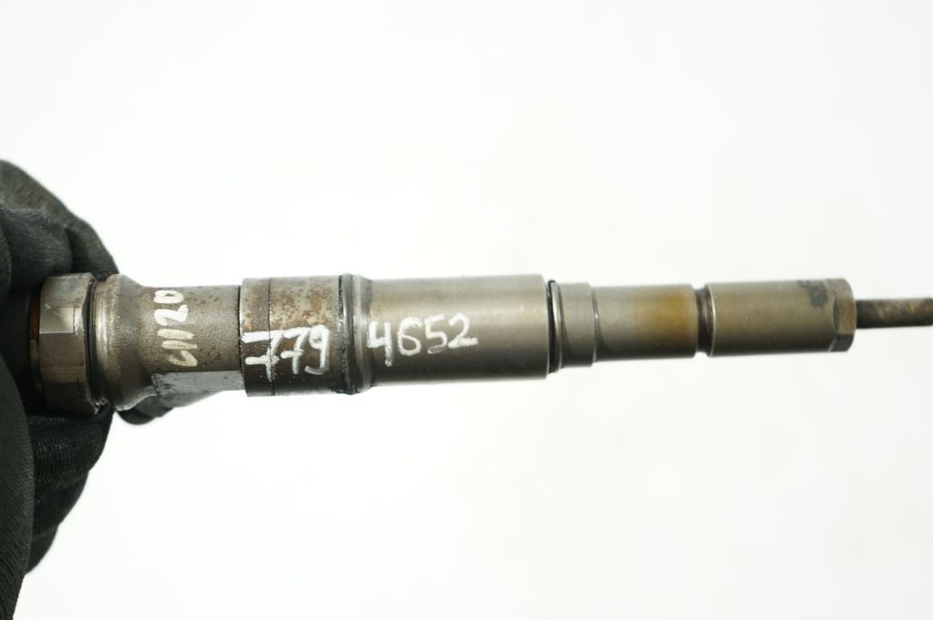 Fuel injector (7)