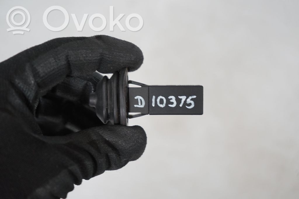 Fuel tank cap lock (8)