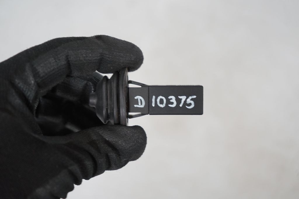 Fuel tank cap lock (8)