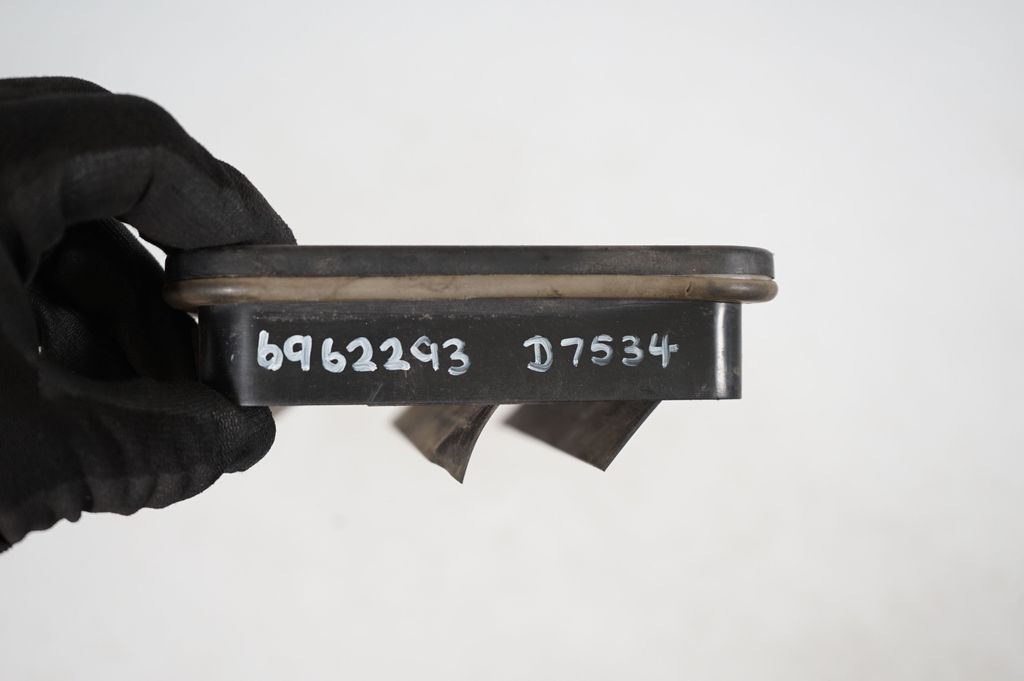 Quarter panel pressure vent (8)