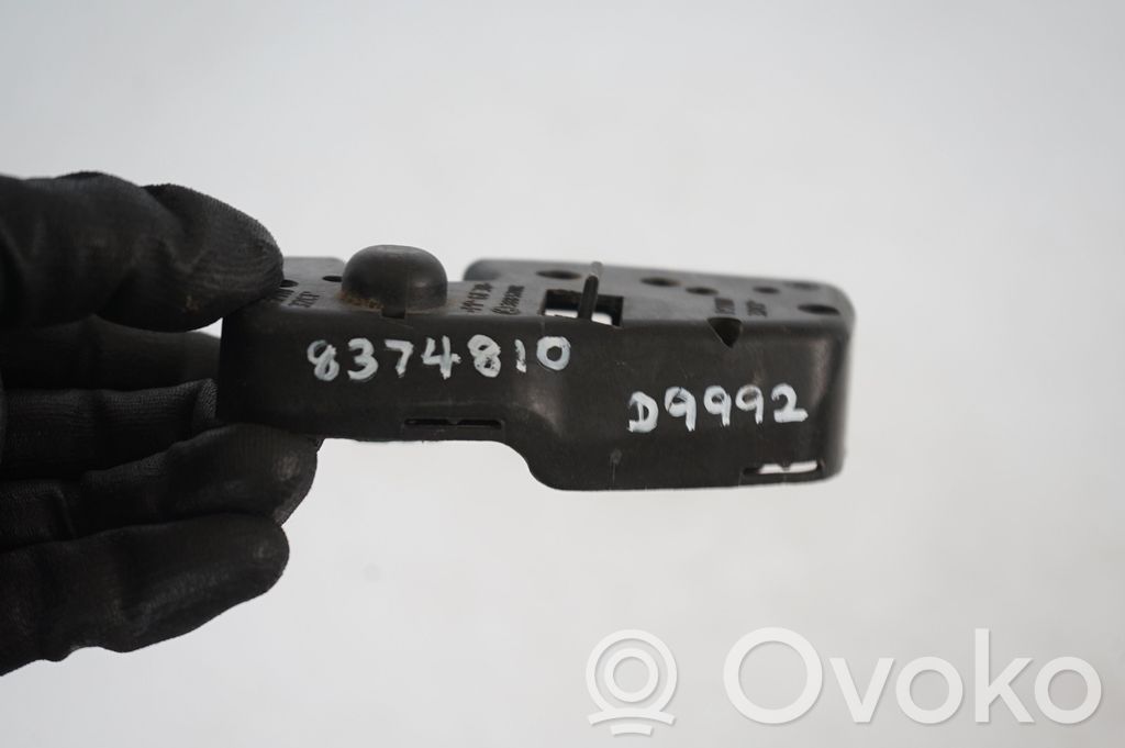 Tail light bulb cover holder (9)