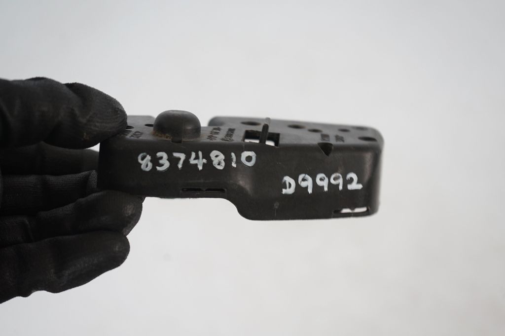 Tail light bulb cover holder (9)