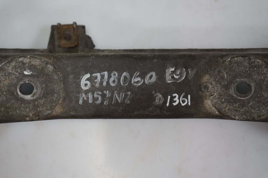 Gearbox mounting bracket (7)