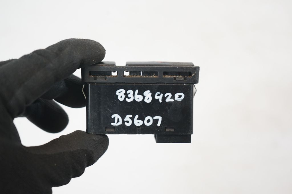 Hazard light switch (8)