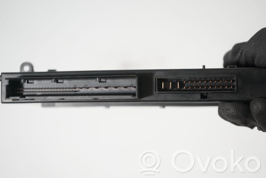 Comfort/convenience module (7)