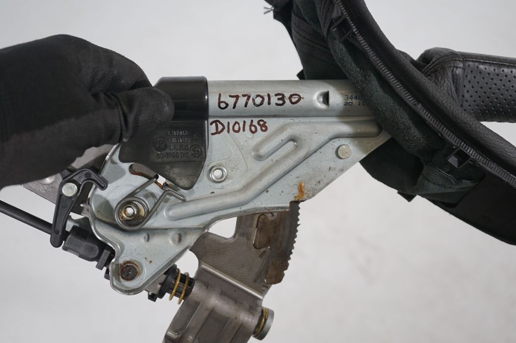 Handbrake/parking brake lever assembly (8)