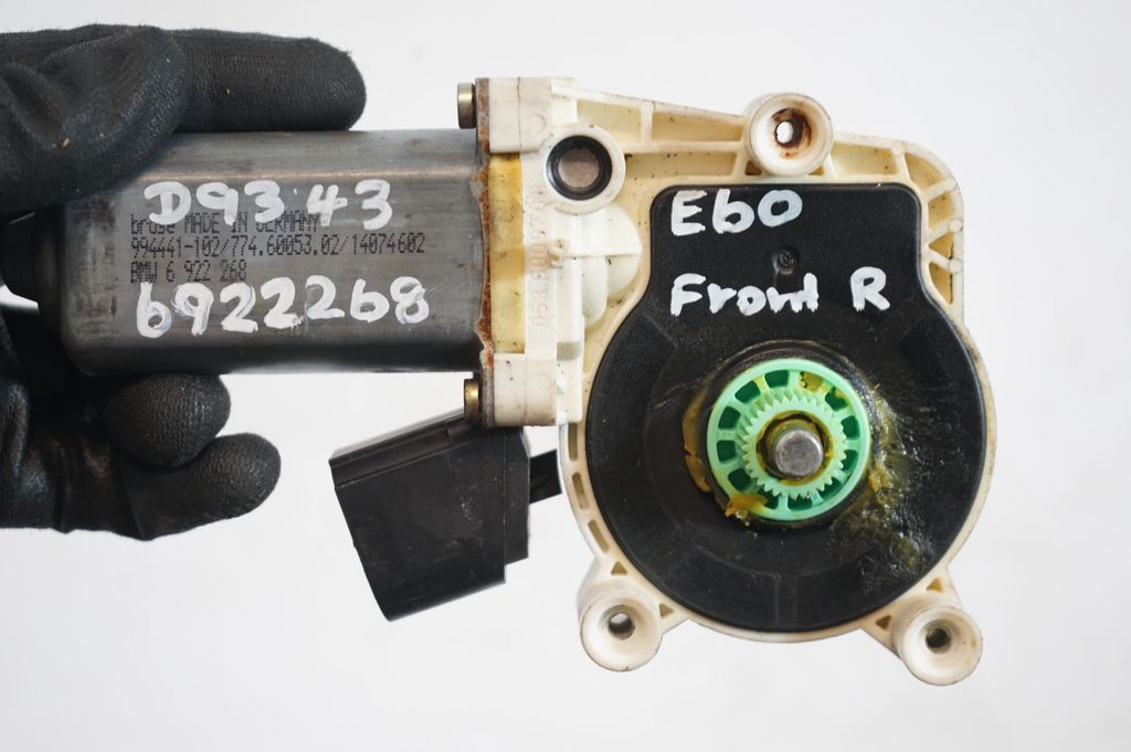 Front door window regulator with motor (7)