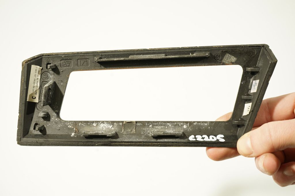Dashboard glove box trim (8)