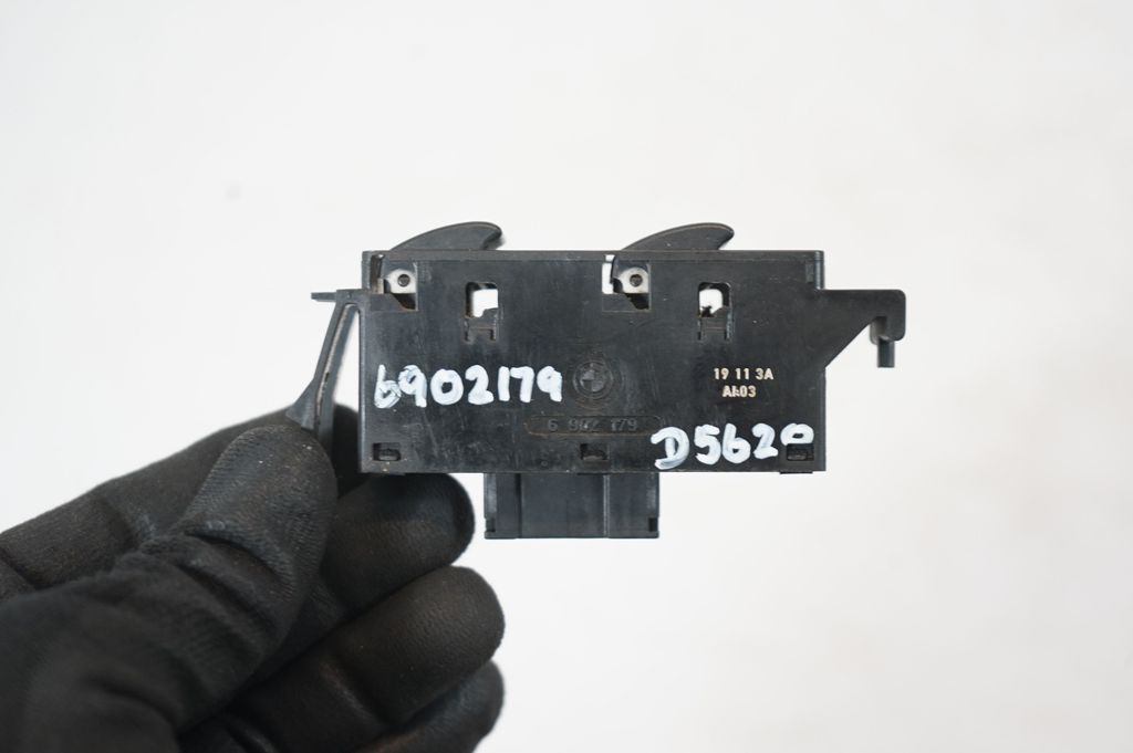 Electric window control switch (8)