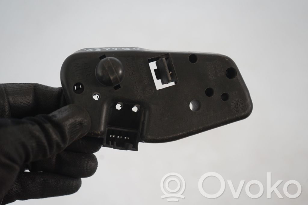 Tail light bulb cover holder (7)