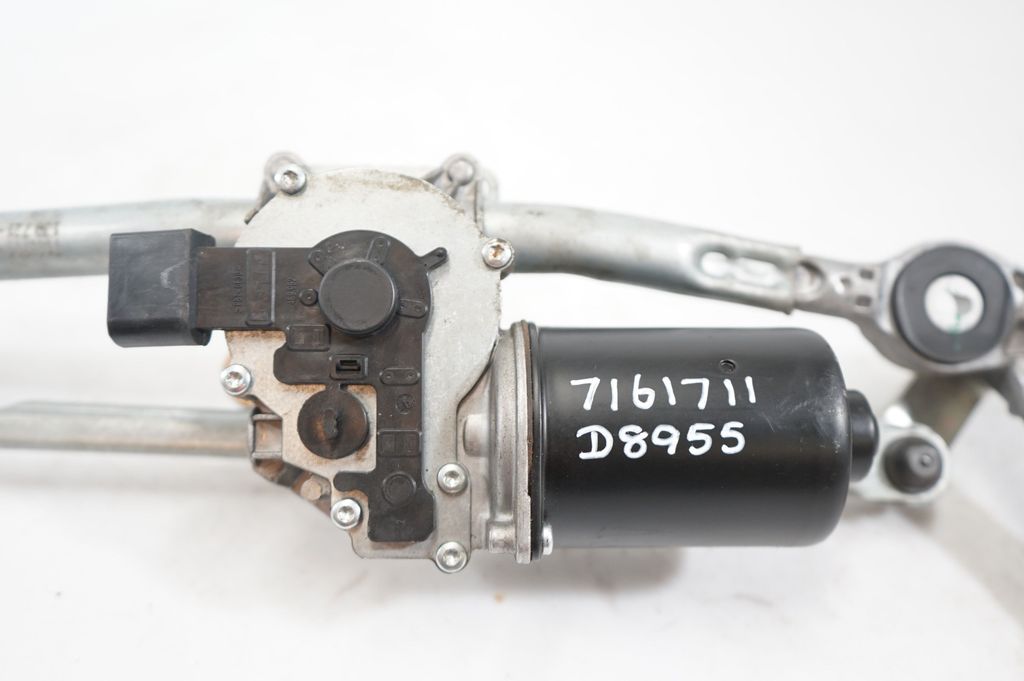 Front wiper linkage and motor (9)