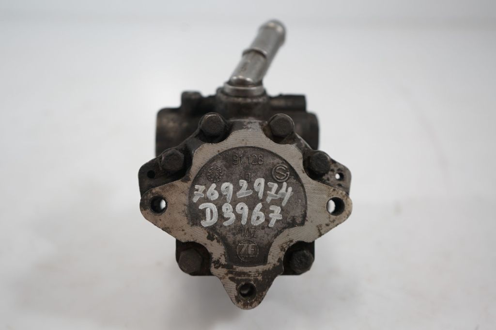 Power steering pump (10)