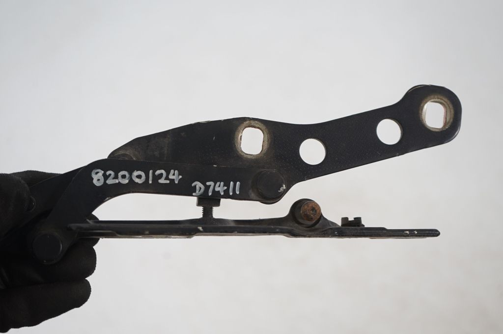 Engine bonnet/hood hinges (7)