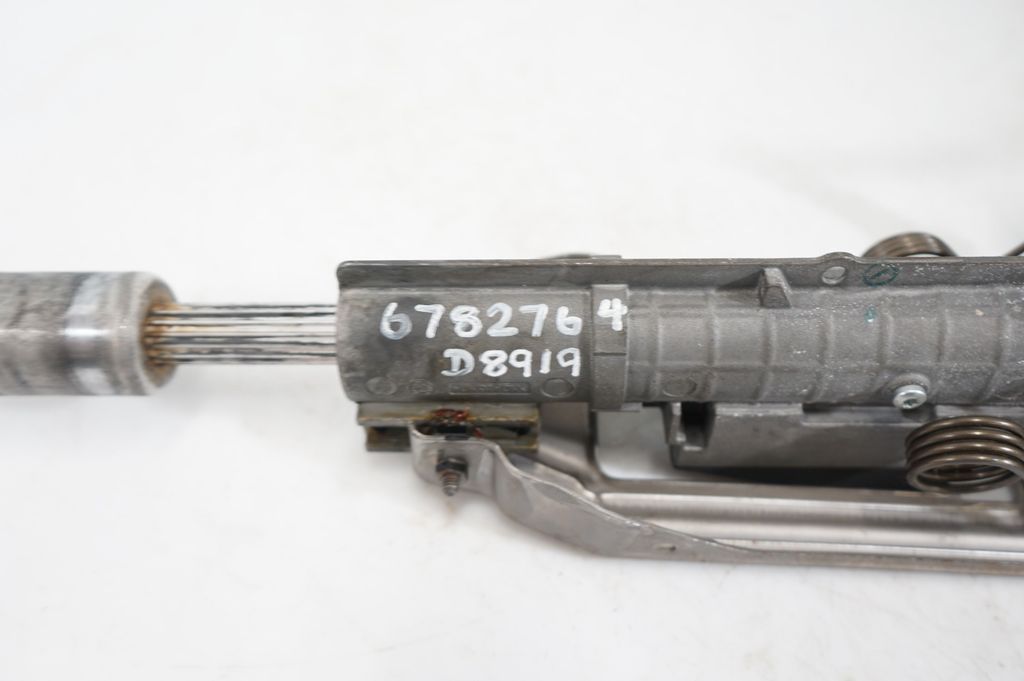 Steering wheel axle (9)