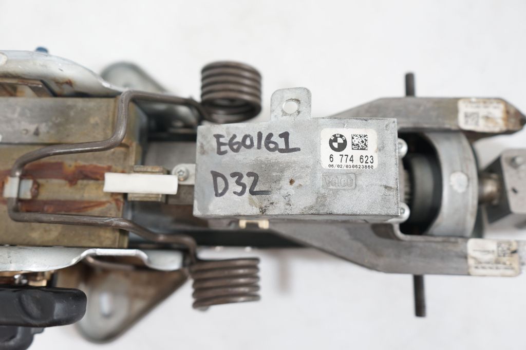 Steering wheel axle (10)