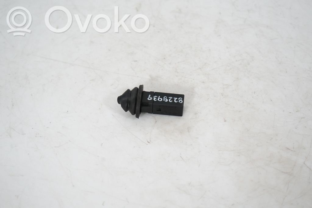Fuel tank cap lock (3)