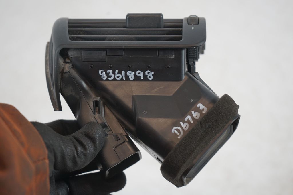 Dashboard side air vent grill/cover trim (8)