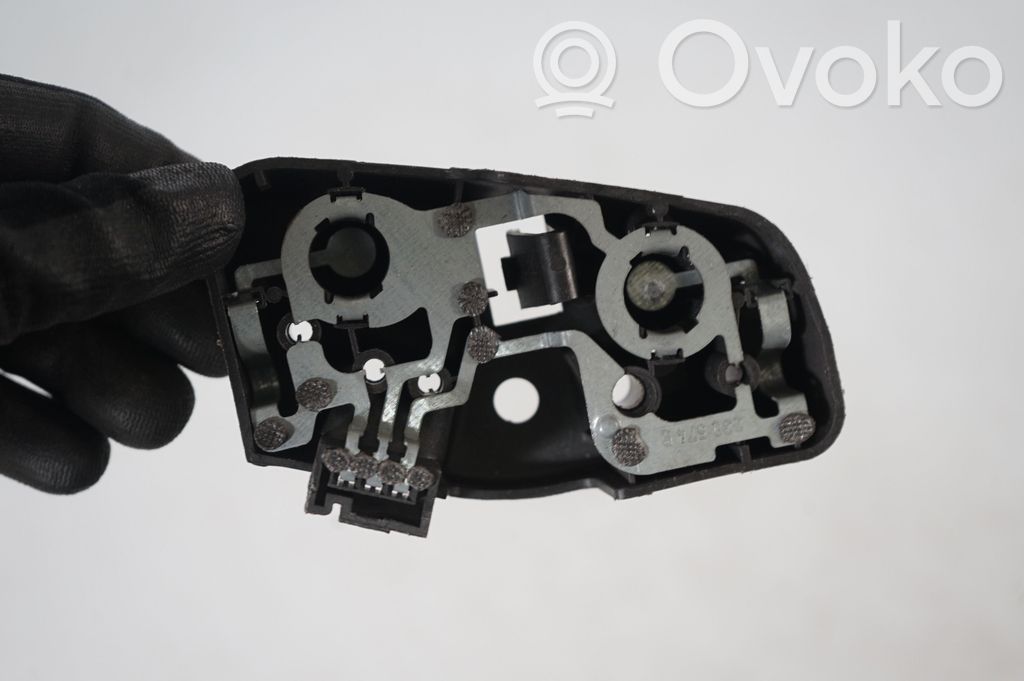 Tail light bulb cover holder (6)