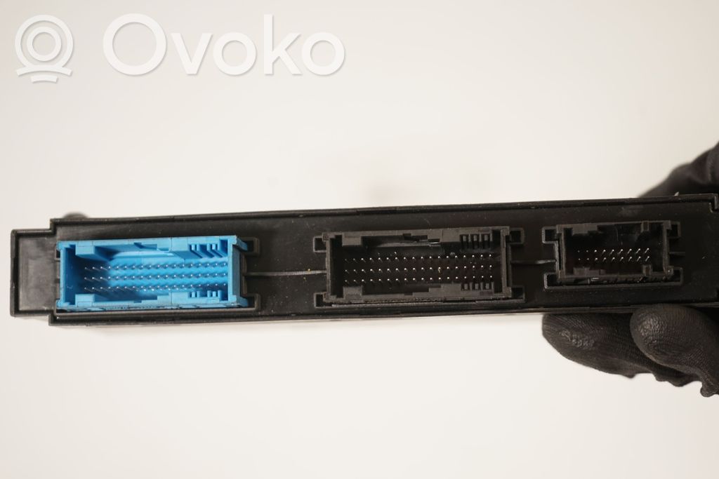 Comfort/convenience module (6)