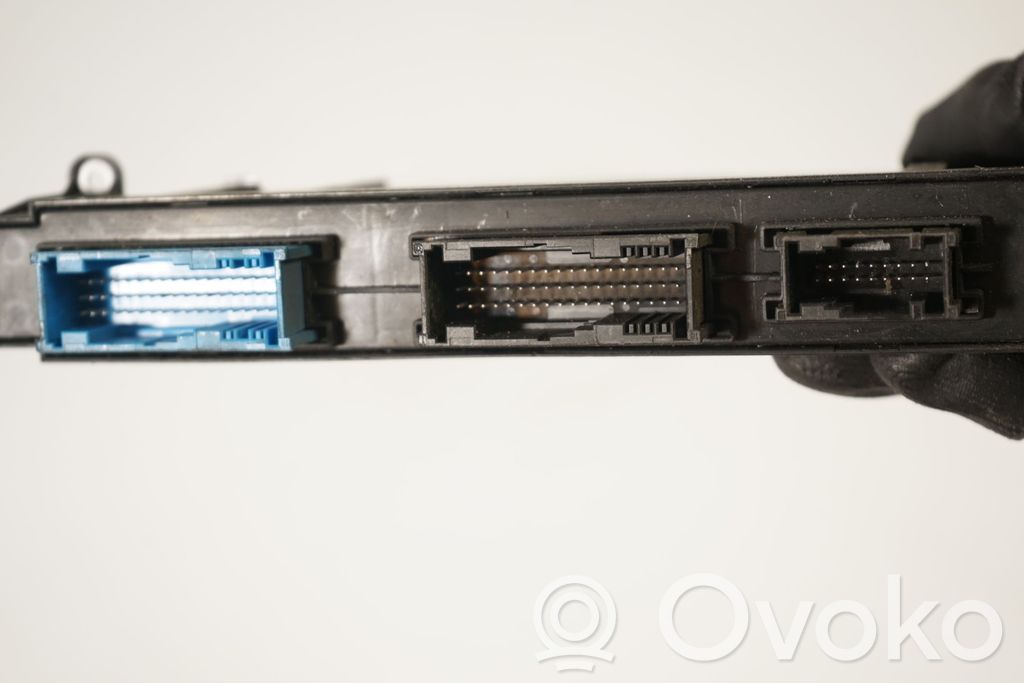 Comfort/convenience module (6)
