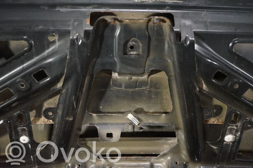 Tailgate/trunk/boot lid (8)