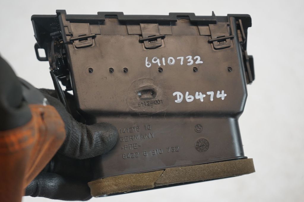 Dashboard side air vent grill/cover trim (8)