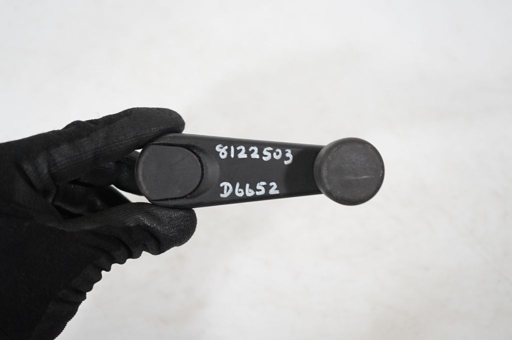Rear door window winding handle (7)