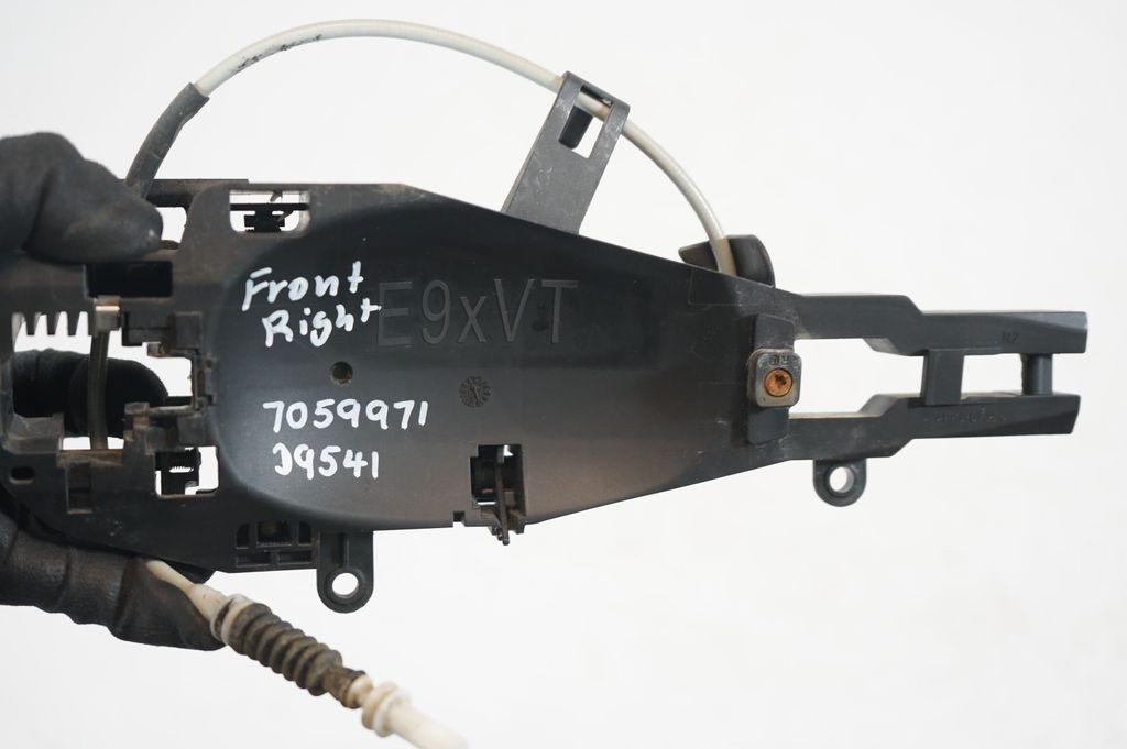 Front door exterior handle/bracket (7)