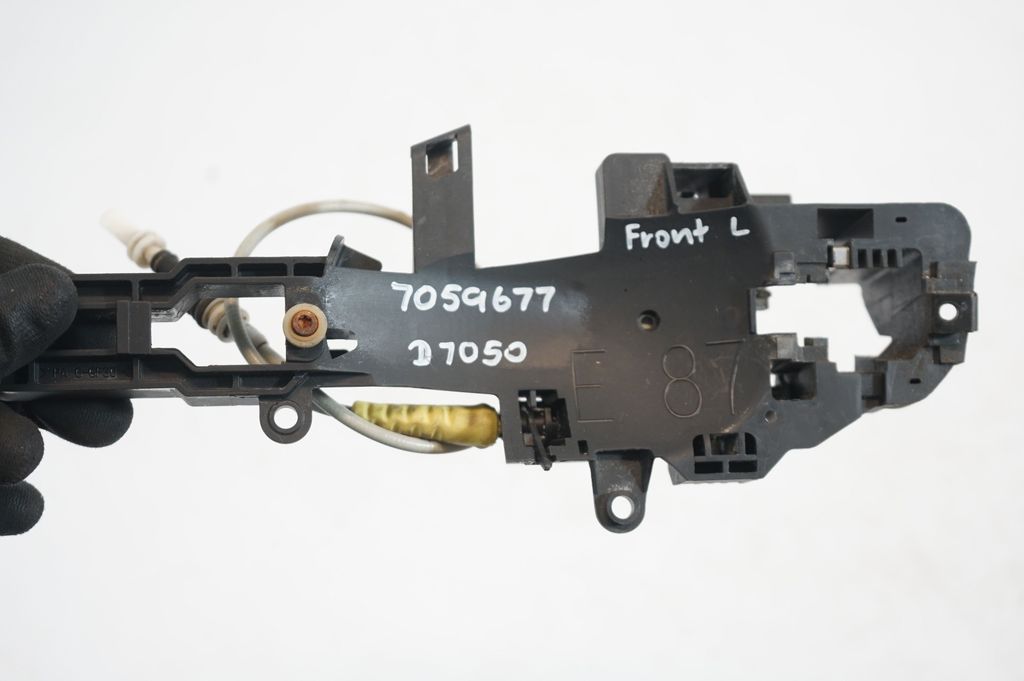 Front door exterior handle/bracket (7)