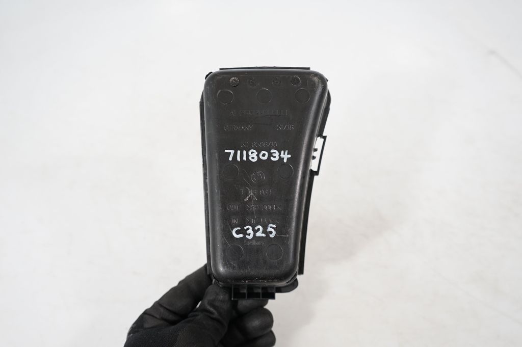 Gear shifter surround trim plastic (8)