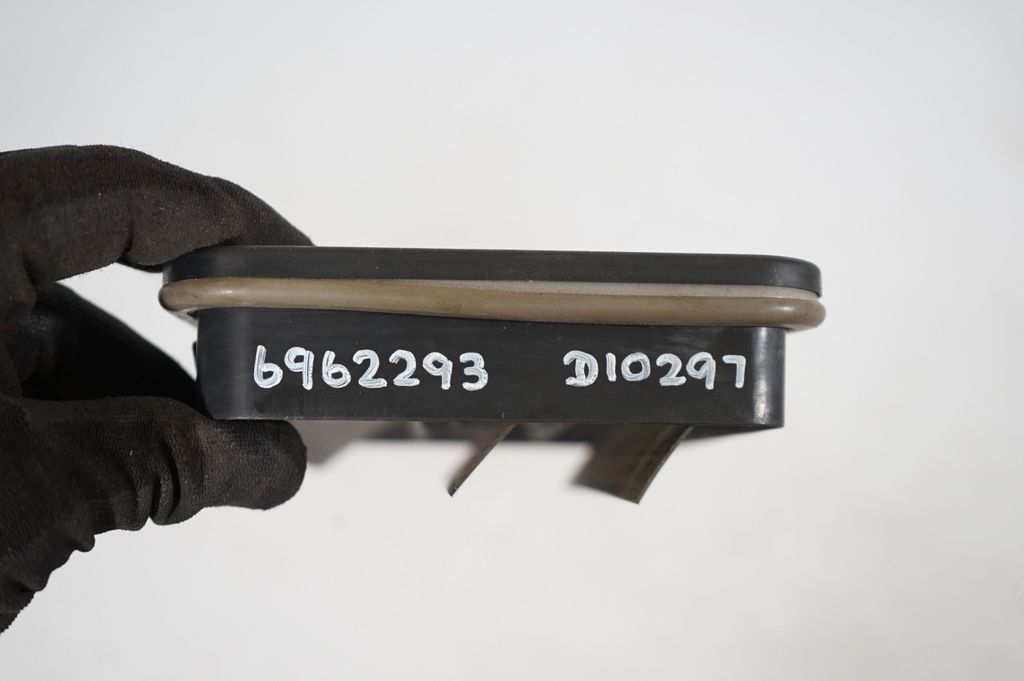 Quarter panel pressure vent (8)