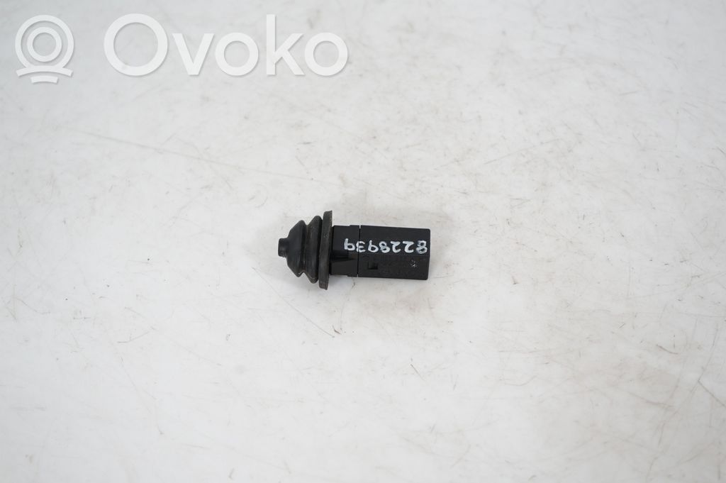 Fuel tank cap lock (3)