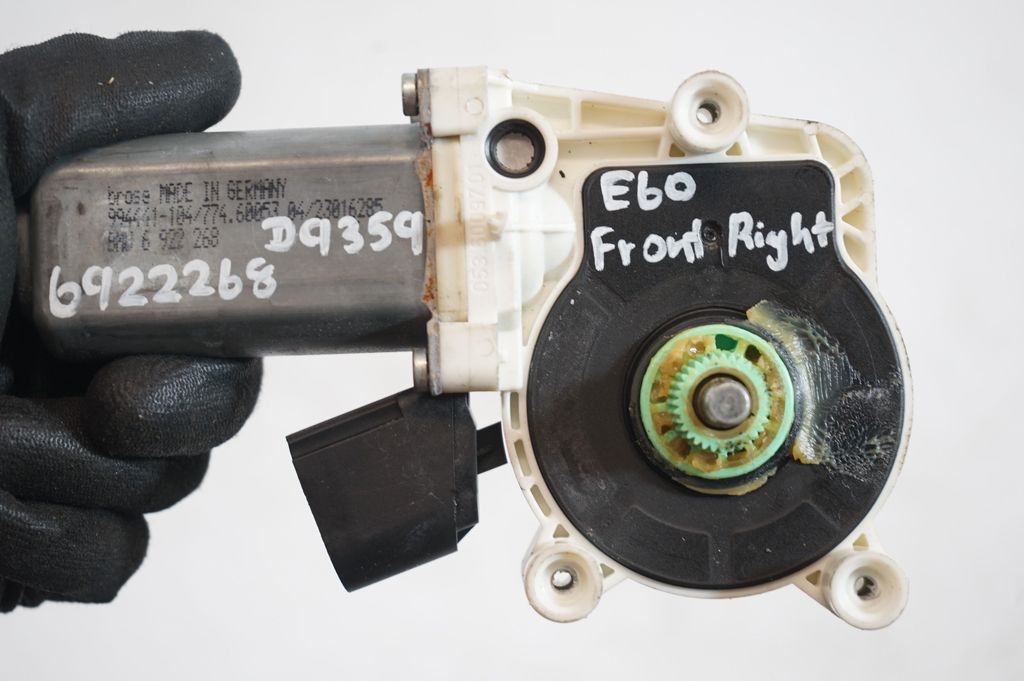 Front door window regulator with motor (8)