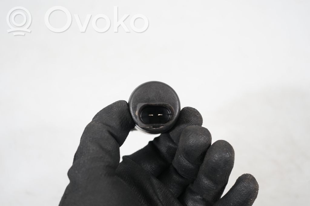 Windscreen/windshield washer pump (8)