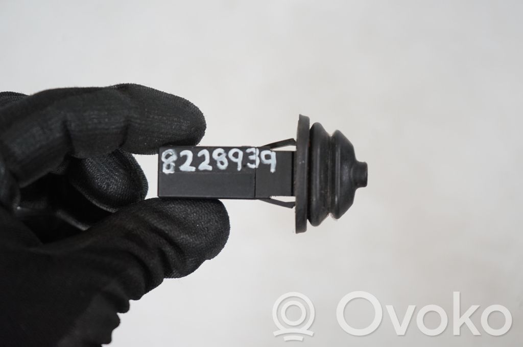 Fuel tank cap lock (6)