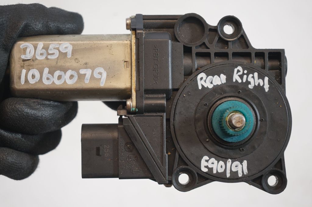 Rear door window regulator with motor (8)