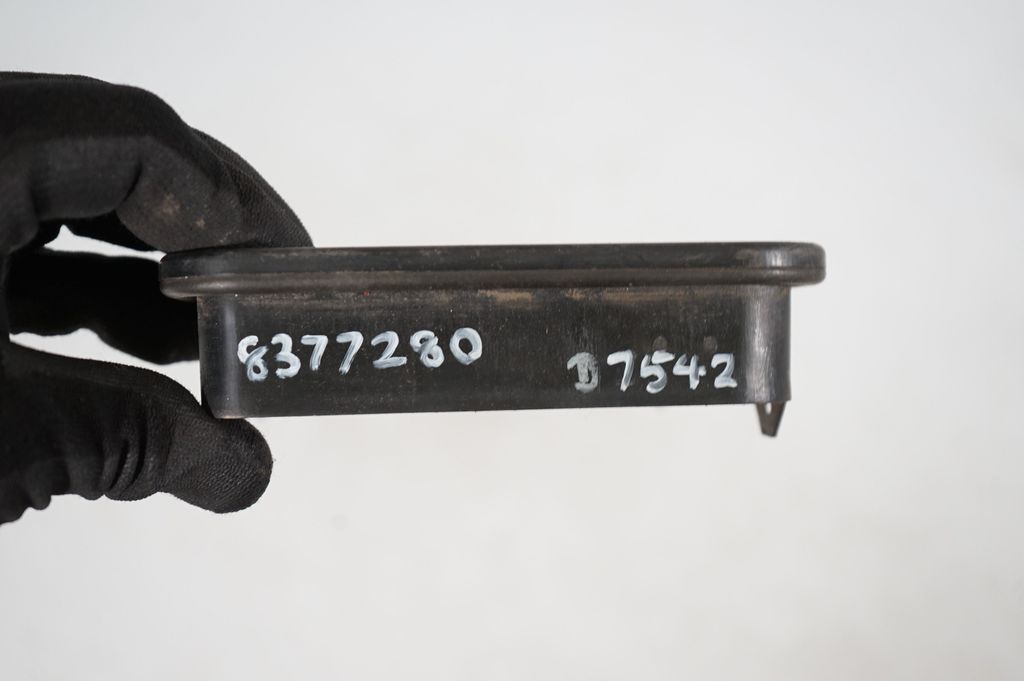 Quarter panel pressure vent (8)