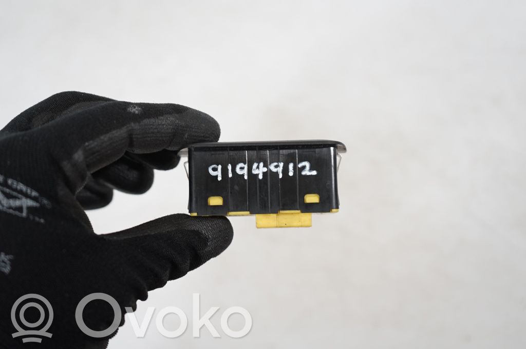 Tailgate opening switch (6)