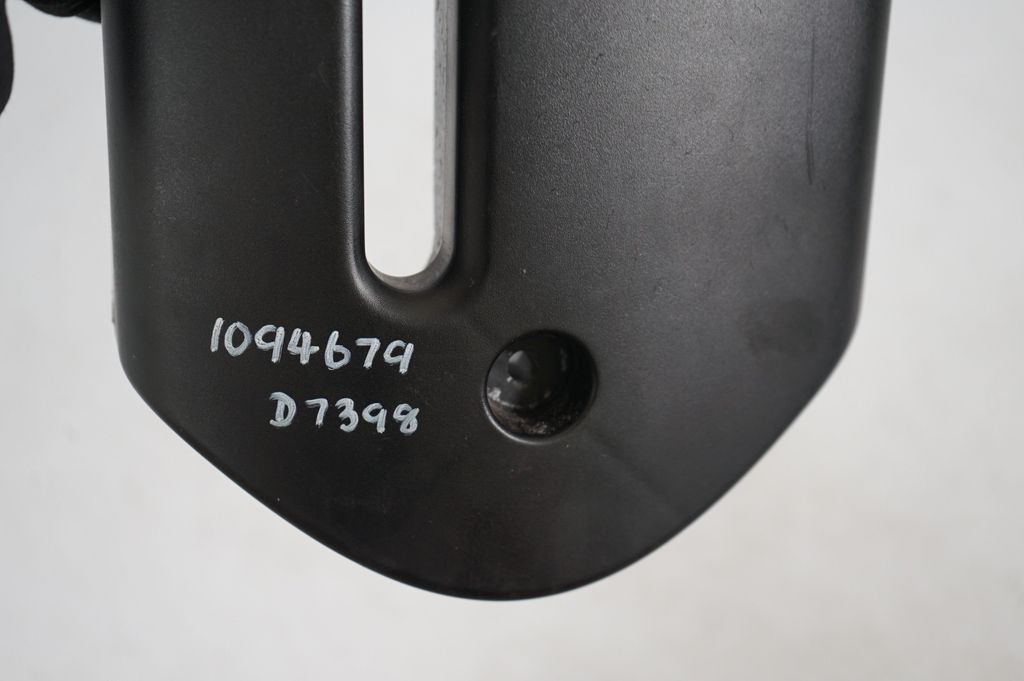 Steering wheel column trim (8)