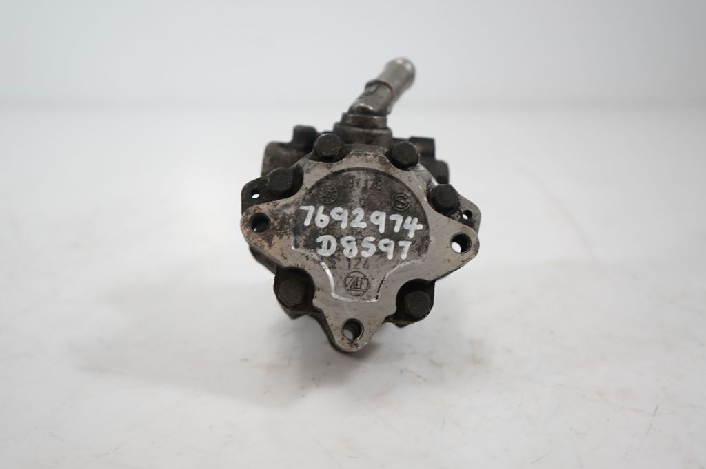 Power steering pump (10)