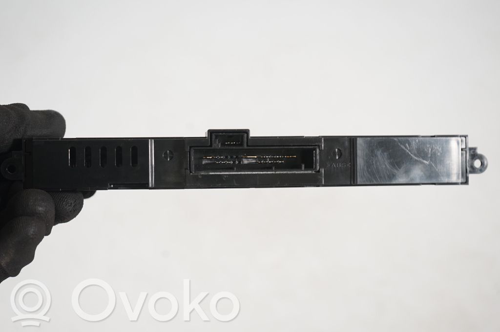 Seat heating switch (7)