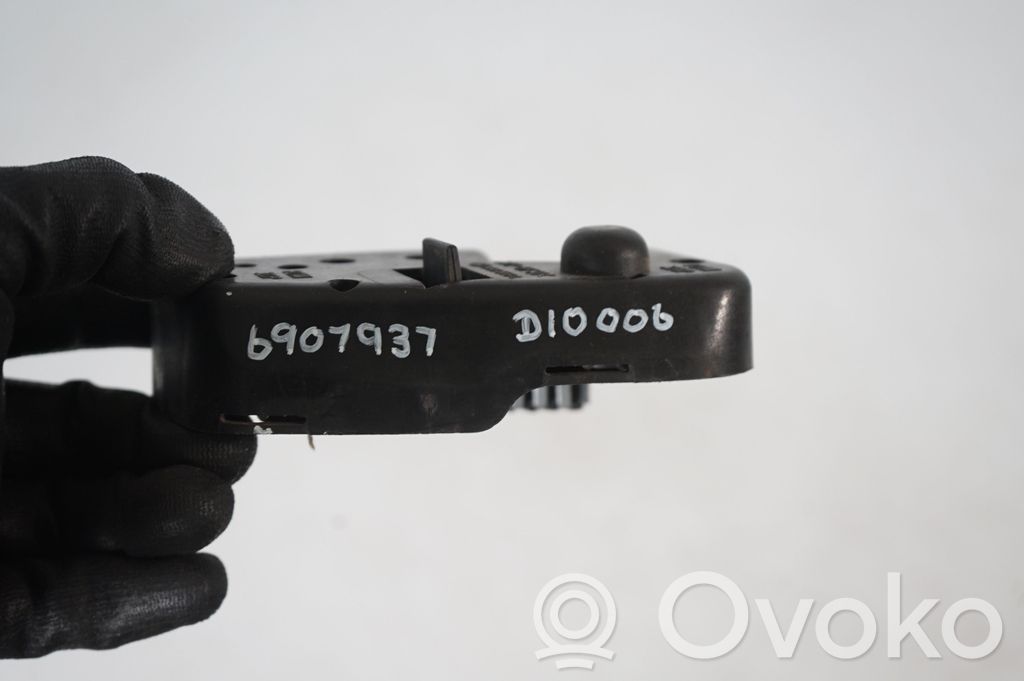 Tailgate rear/tail lights (8)