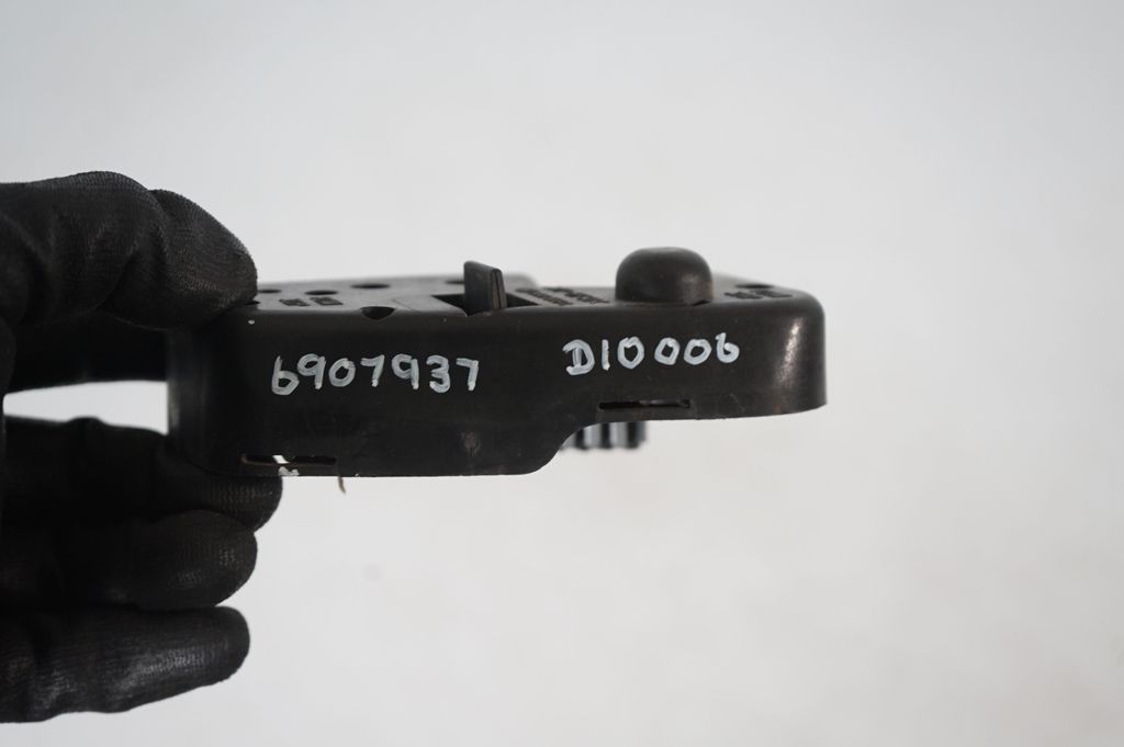 Tailgate rear/tail lights (8)