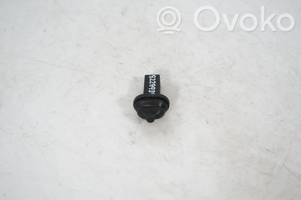 Fuel tank cap lock (2)