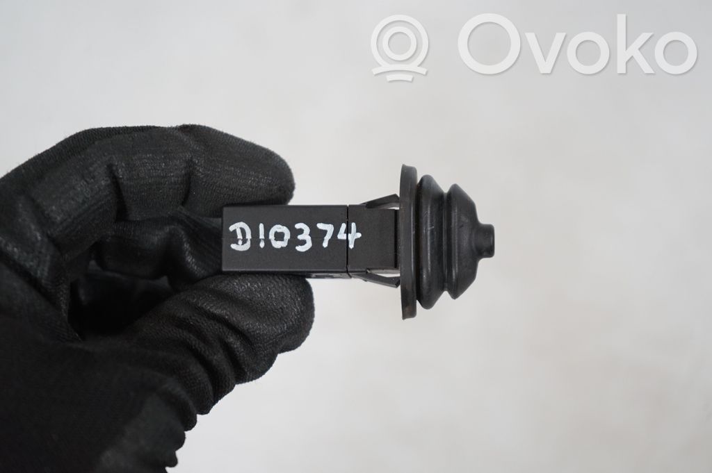 Fuel tank cap lock (8)