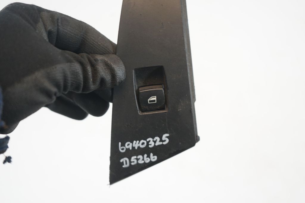 Electric window control switch (9)