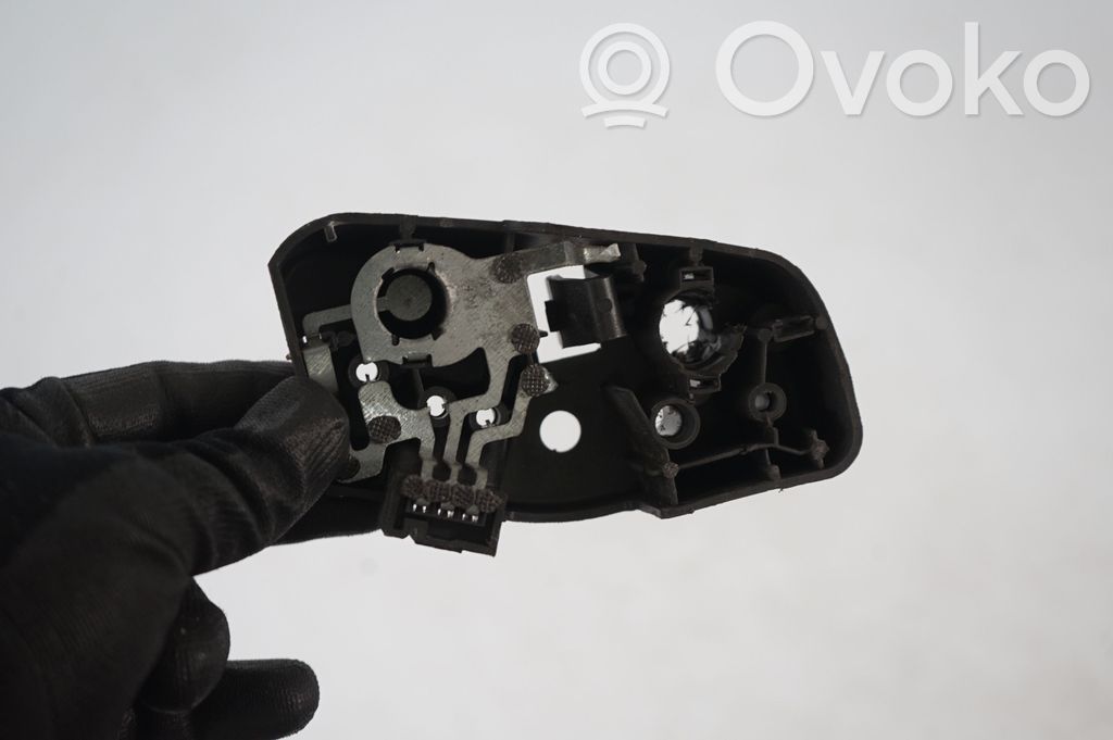 Tail light bulb cover holder (6)